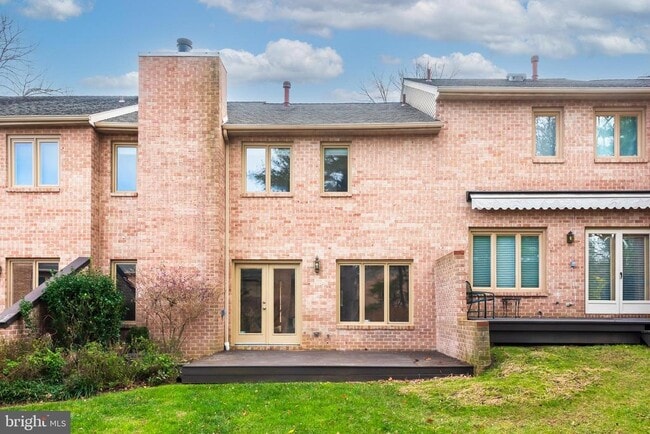 Building Photo - 11 Treaty Dr