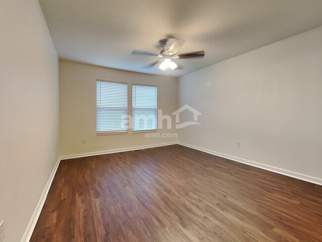 Building Photo - 724 Mary Ln Ext