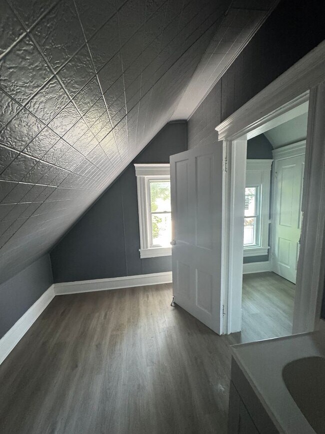 Building Photo - 2048 W 95th St
