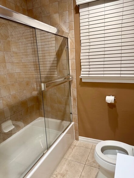 Building Photo - 1228 S Highland Ave