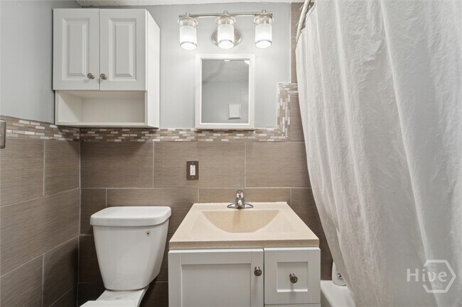 Building Photo - 742 E Park Ave