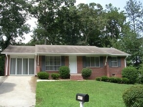 Building Photo - Spacious 3 Bedroom Ranch Under $1,400!