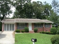 Building Photo - Spacious 3 Bedroom Ranch Under $1,400!
