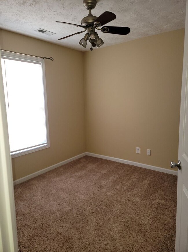 Building Photo - NEW LISTING- 3 bd/ 2 ba located MINUTES from Fort Bragg! Quiet Neighborhood!