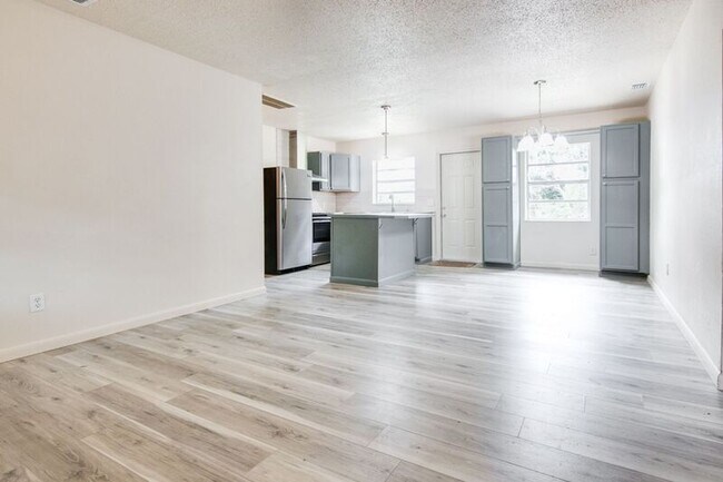Building Photo - 228 Bonnet Ave