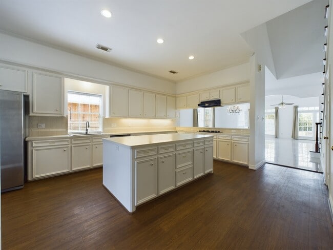 Building Photo - 5627 Winsome Ln