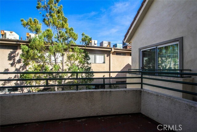 Building Photo - 719 E Providencia Ave