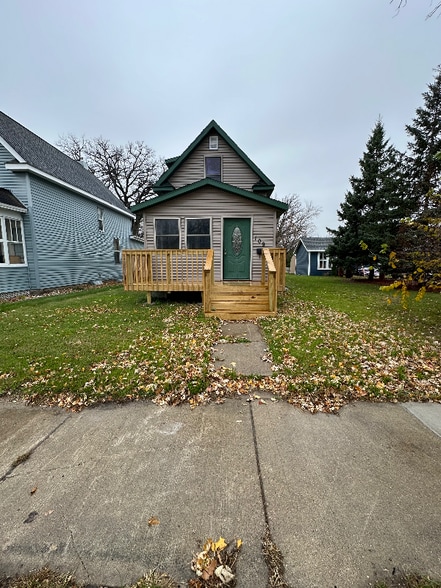 Primary Photo - 109 Kendall Ave S