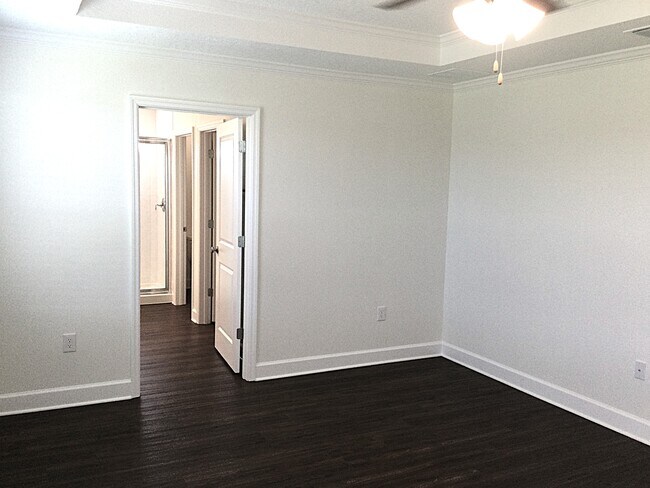 Building Photo - 1033 Walden Pond Dr