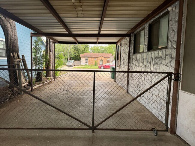 Building Photo - Gorgeous 3/2 Home Available for Lease!