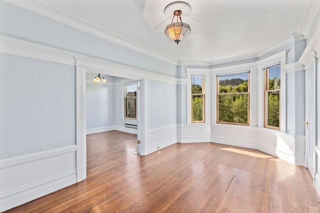 Building Photo - Lower Haight: Remodeled Top Floor 1 Bed 1 Bath near Duboce Park