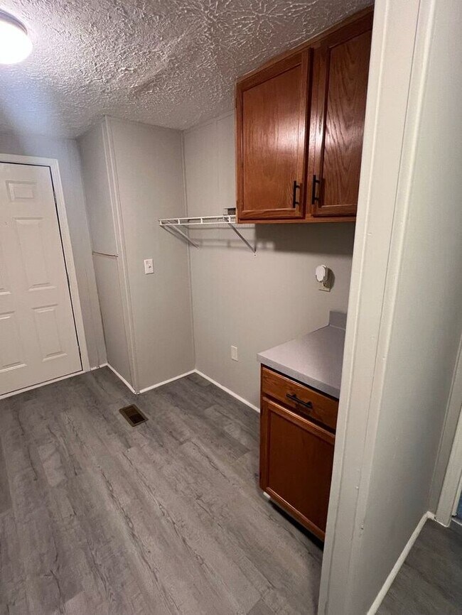 Building Photo - Cozy 3 bedroom 2 bath home in BUFORD SCHOOL DISTRCT!