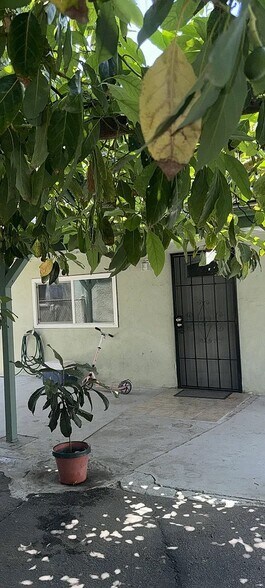 Primary Photo - 220 S Valley Center Ave