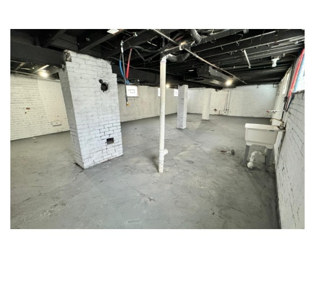 Building Photo - 3027 Northwestern St