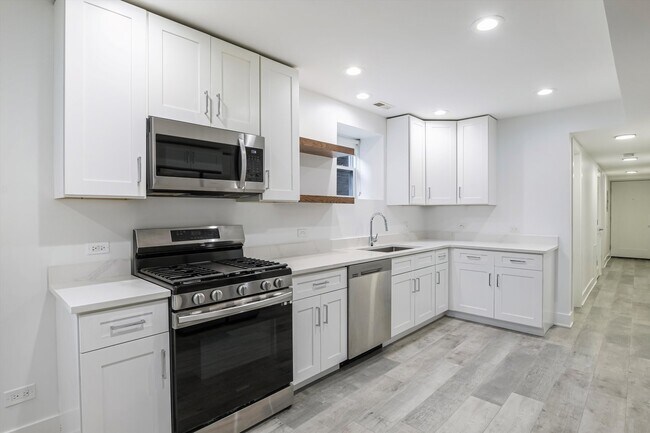 Building Photo - 2316 W Augusta Blvd