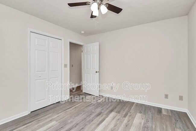 Building Photo - 225 Pineland Ave