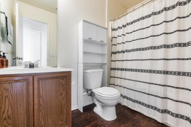 Building Photo - 915 Greene Way