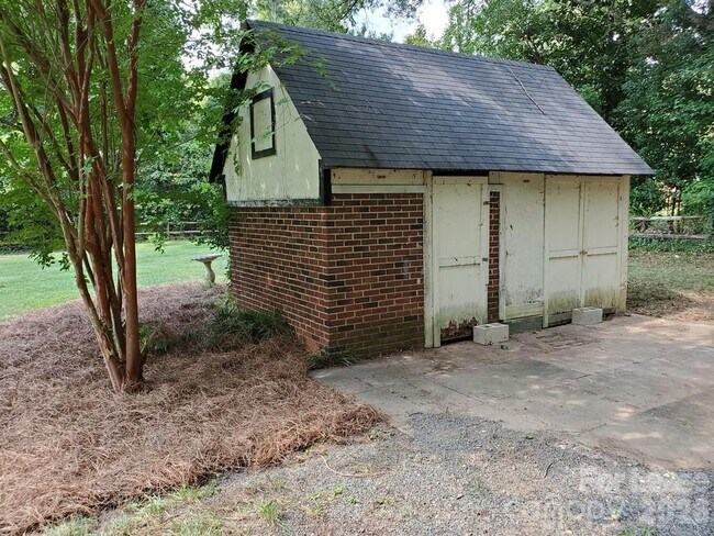 Building Photo - 4419 Castleton Rd