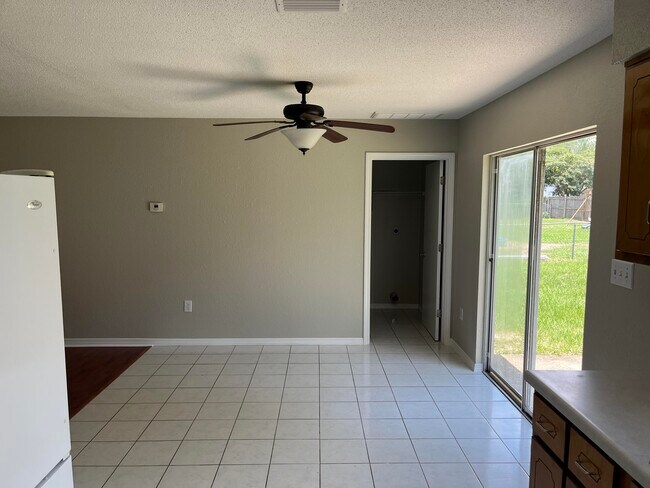 Building Photo - 114 Oak Terrace Dr