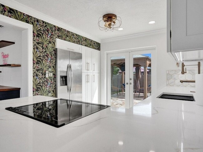 Building Photo - 2750 NE 10th Ave