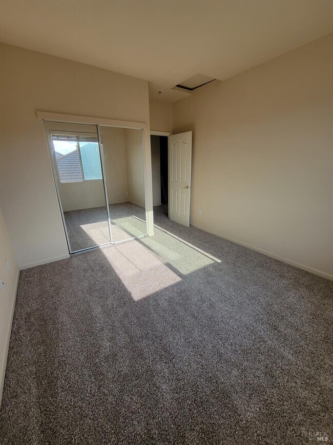 Building Photo - 1609 Vandenberg Cir