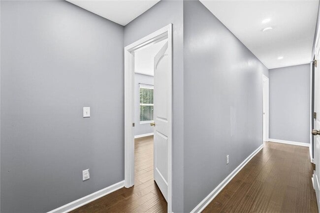 Building Photo - 407 Aviary Ln