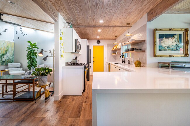 Building Photo - 2748 E Via Escuela