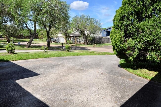 Building Photo - 2931 Colony Dr