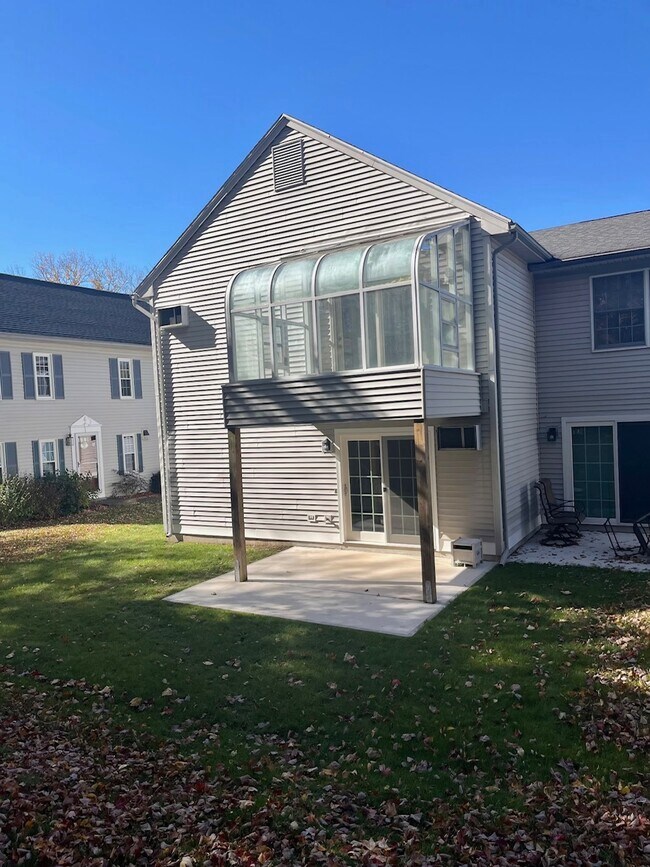 Building Photo - 61 Deer Run Trl