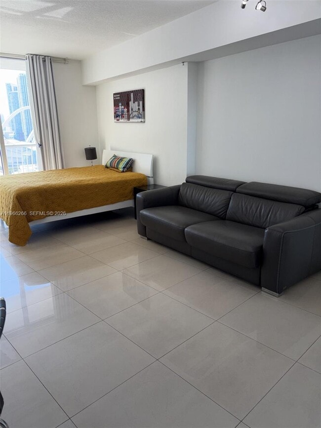 Building Photo - 1750 N Bayshore Dr