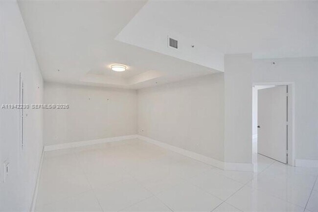 Building Photo - 17301 Biscayne Blvd