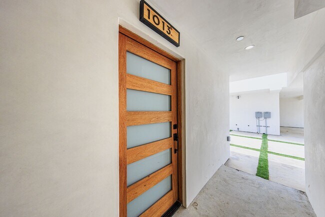 Building Photo - 1013 S Citrus Ave