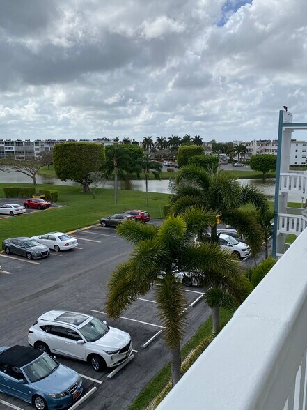 Building Photo - 4048 Exeter C