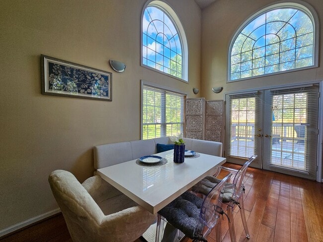 Building Photo - SPACIOUS LUXURY HOME WITH IN-LAW SUITE! [F...
