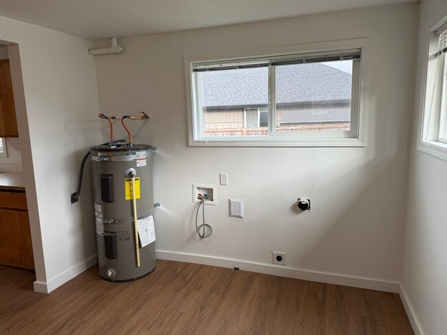 Building Photo - Updated 3 bedroom, 1 bath house in Creswell!