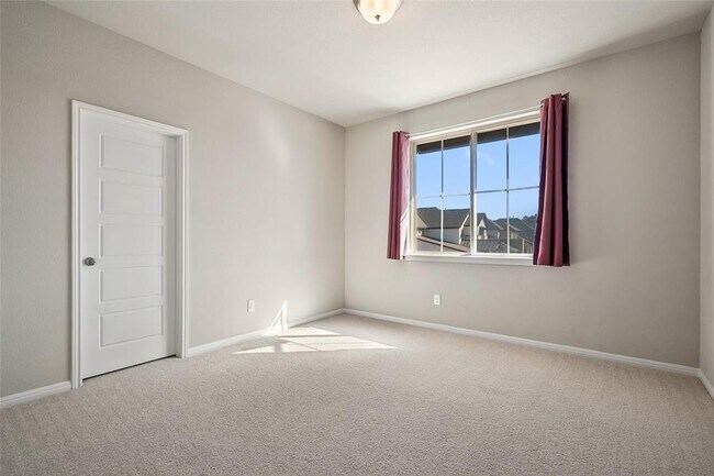 Building Photo - 2909 Zelma Dr