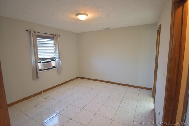 Building Photo - 1102 SW Hibiscus St