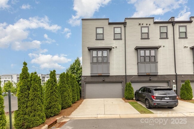 Building Photo - 2523 Irwin Strm Rd