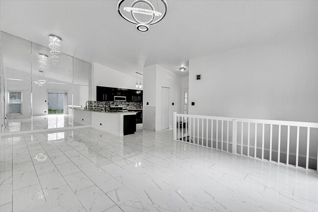 Building Photo - 1645 Estate Cir
