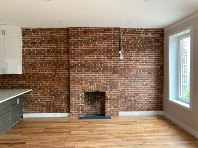 Building Photo - 166 15th St