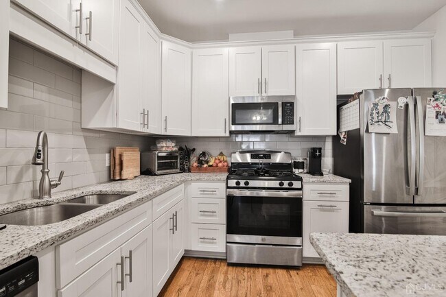 Building Photo - 735 Stiller Ln