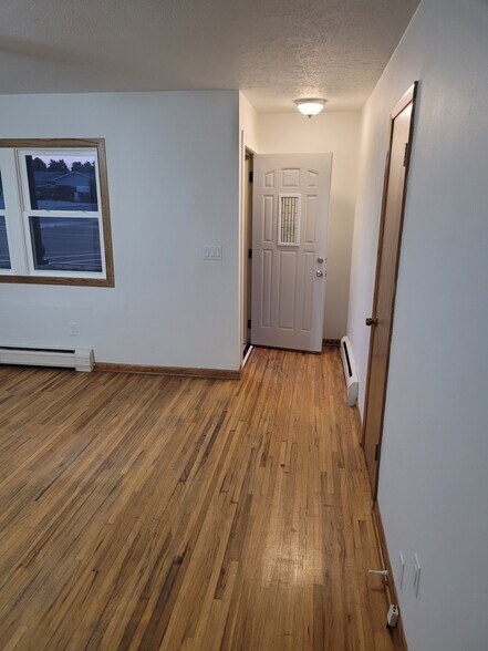 Building Photo - 1467 W Villard St