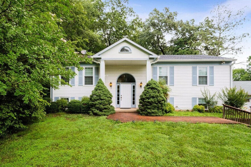 Primary Photo - 11821 Sinclair Ln