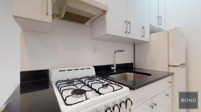Building Photo - 2 bedroom in NEW YORK NY 10003