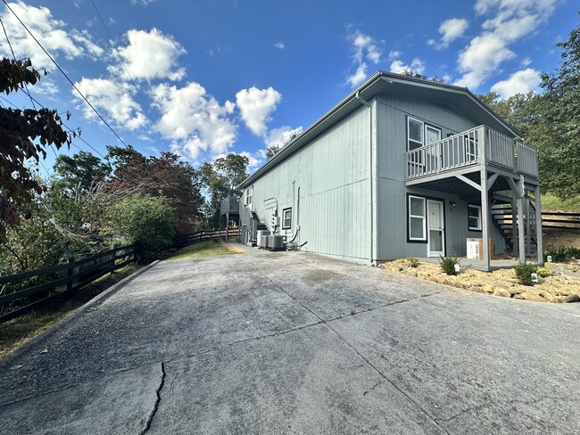 Building Photo - 361 Barnett Dr