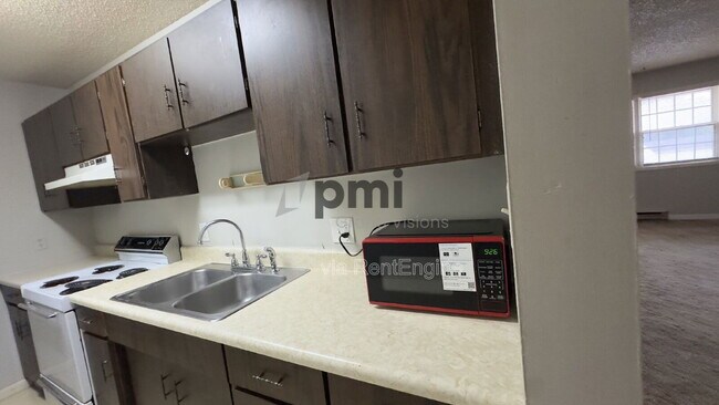 Building Photo - 24 W Buchanan Ave