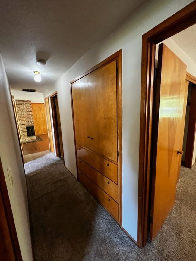 Building Photo - Lovely Lakewood single level 3 Bedroom 2 f...
