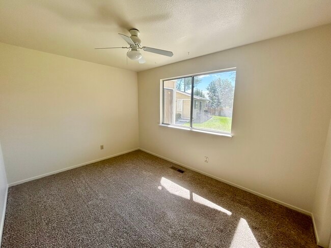 Building Photo - 1183 Town House Cir