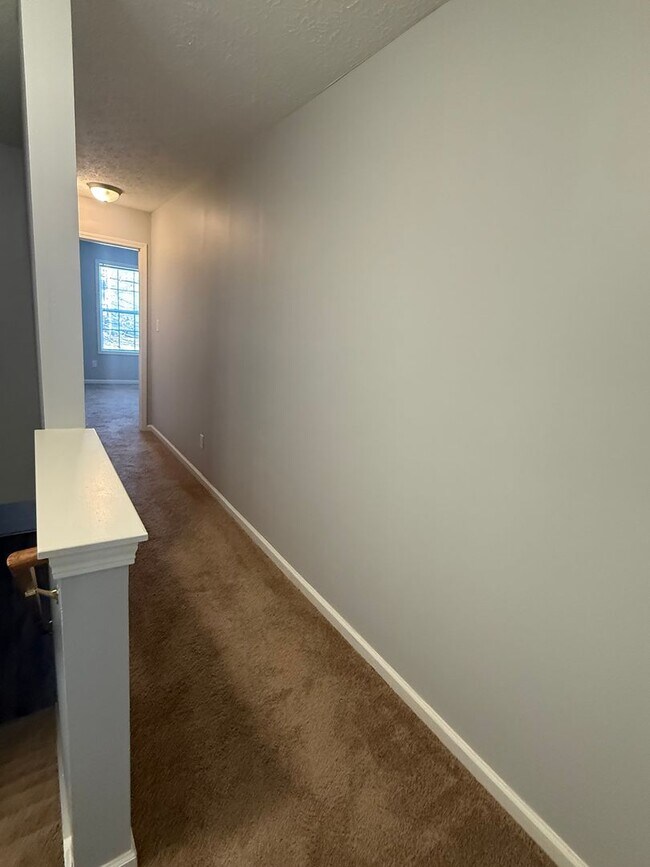 Building Photo - HALF OFF ONE MONTH AT UPPER STONE!