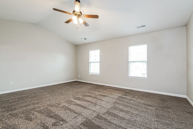 Building Photo - 167 Woodcreek Ln